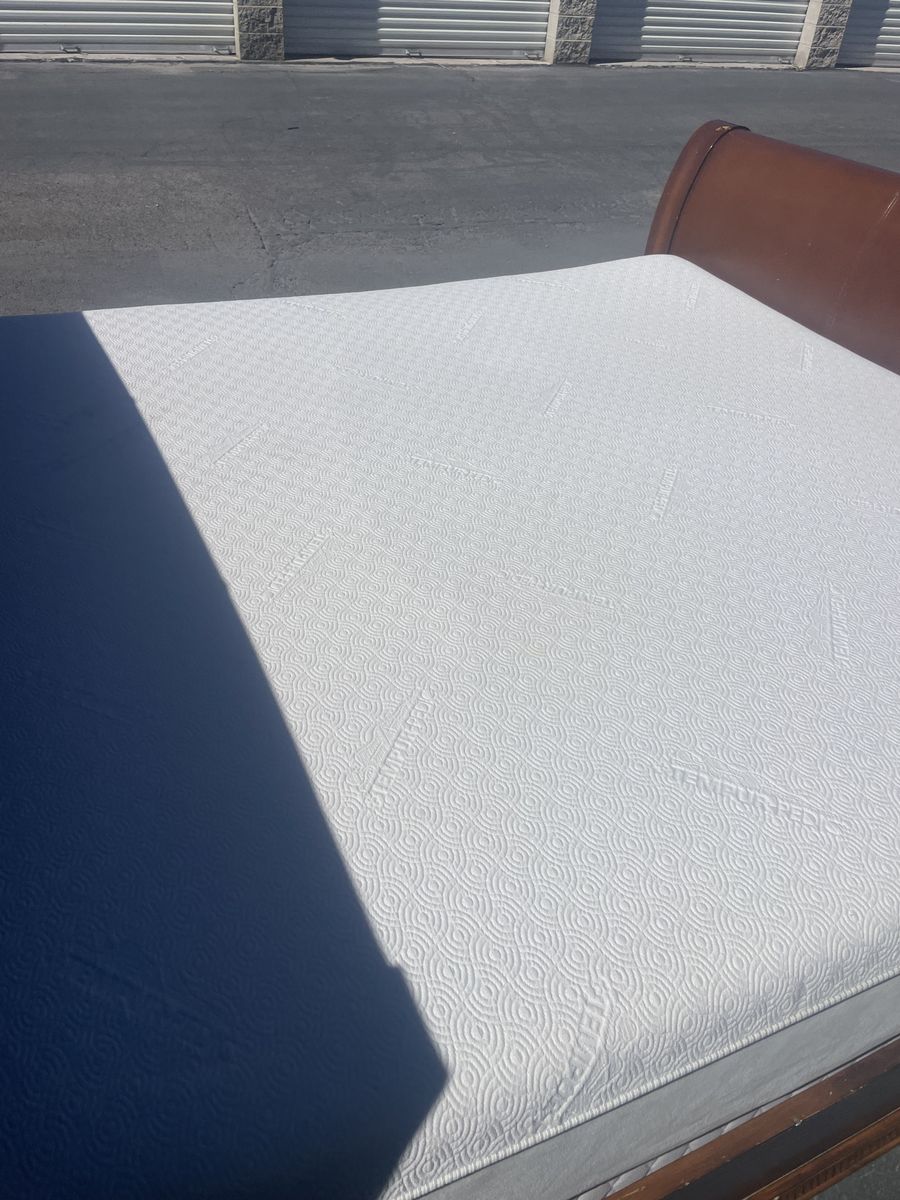 10 King Size Tempur-Pedic Mattress LIke New