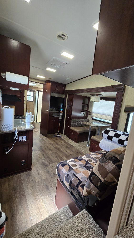 2015 Heartland RVs Elkridge X-Treme Light Fifth Wheel RV