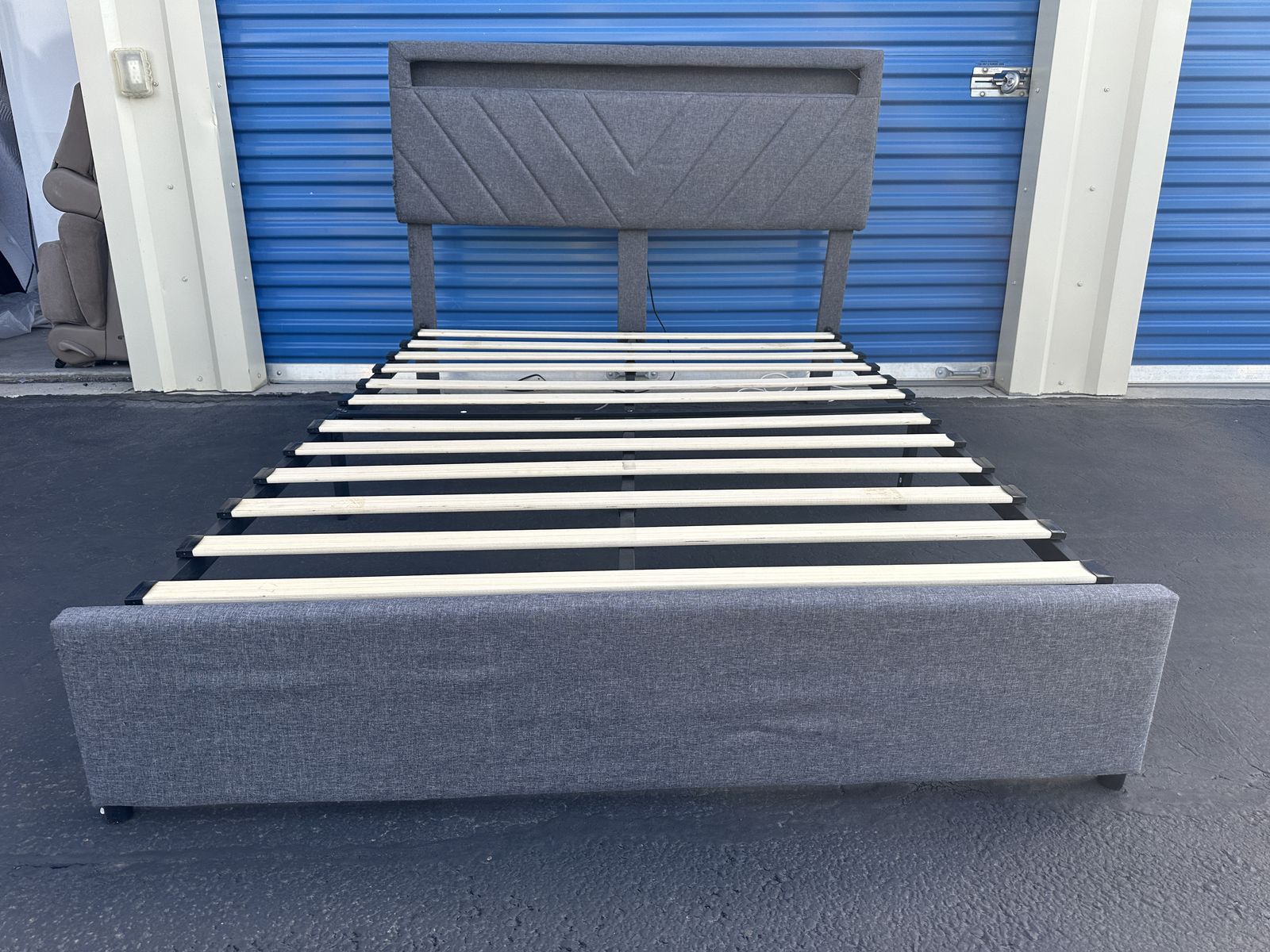 Modern Full Platform Bed with Drawers