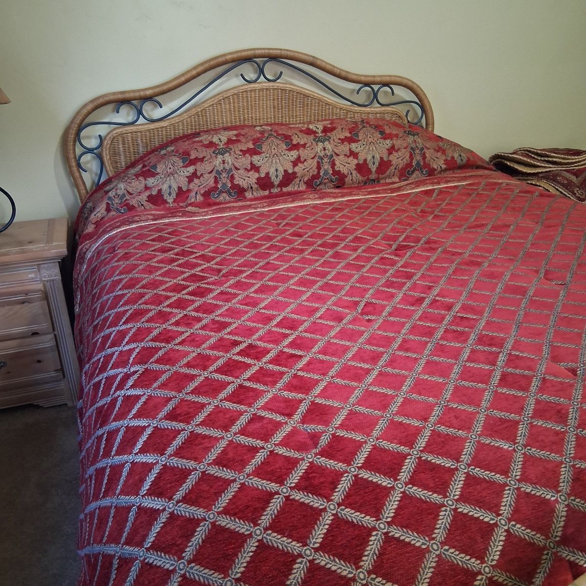 Queen sized Traditional Red & Gold Jacquard Bedspread Set with Pillow Shams and Bed Skirt
