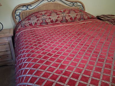 Queen sized Traditional Red & Gold Jacquard Bedspread Set with Pillow Shams and Bed Skirt