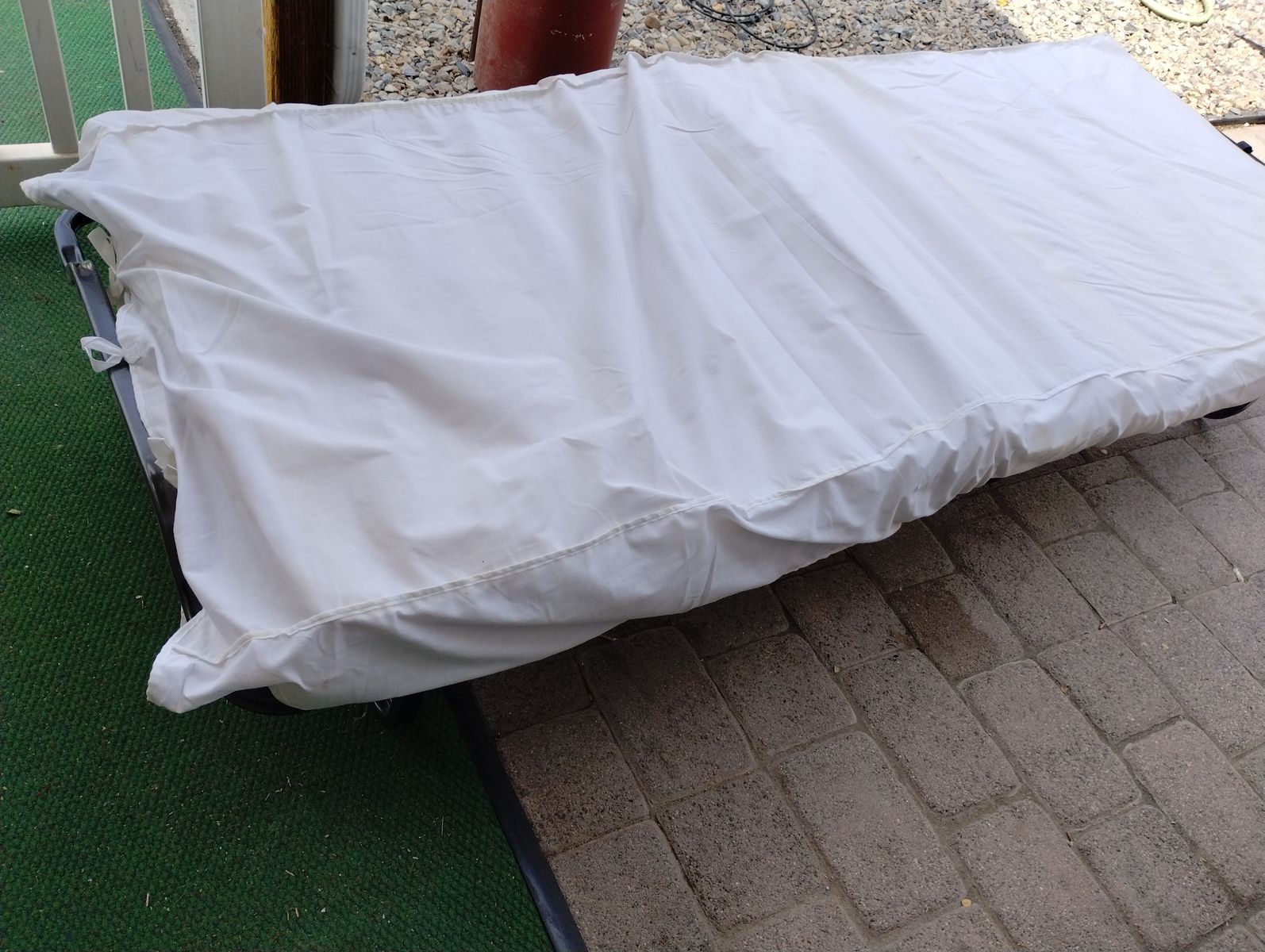 folding bed on casters   light wait
