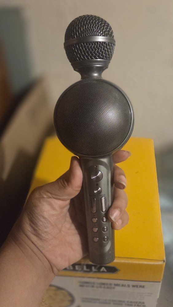 Wireless Bluetooth Karaoke Microphone Speaker