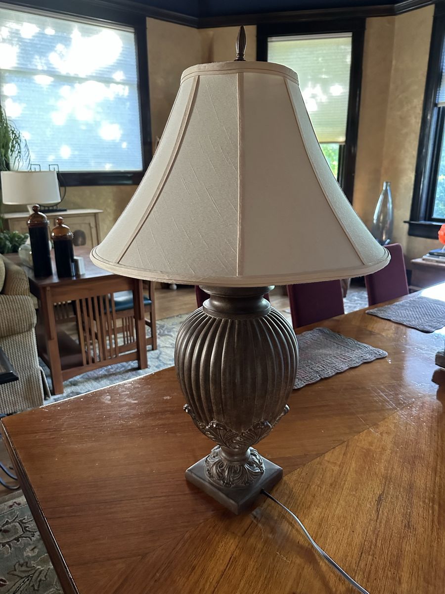 Table lamp with linen shade