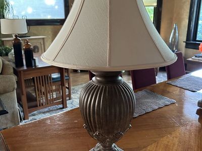 Table lamp with linen shade