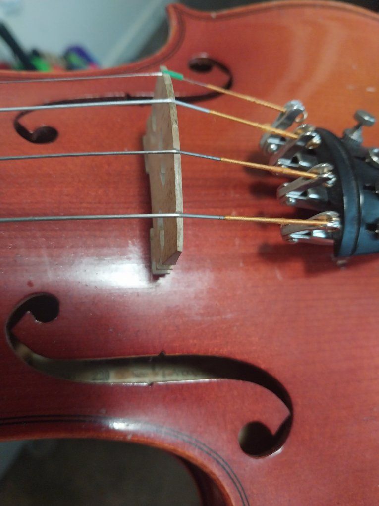 Suzuki No. 220 Student Violin with Case - Great for Beginners
