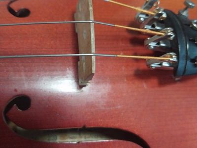 Suzuki No. 220 Student Violin with Case - Great for Beginners