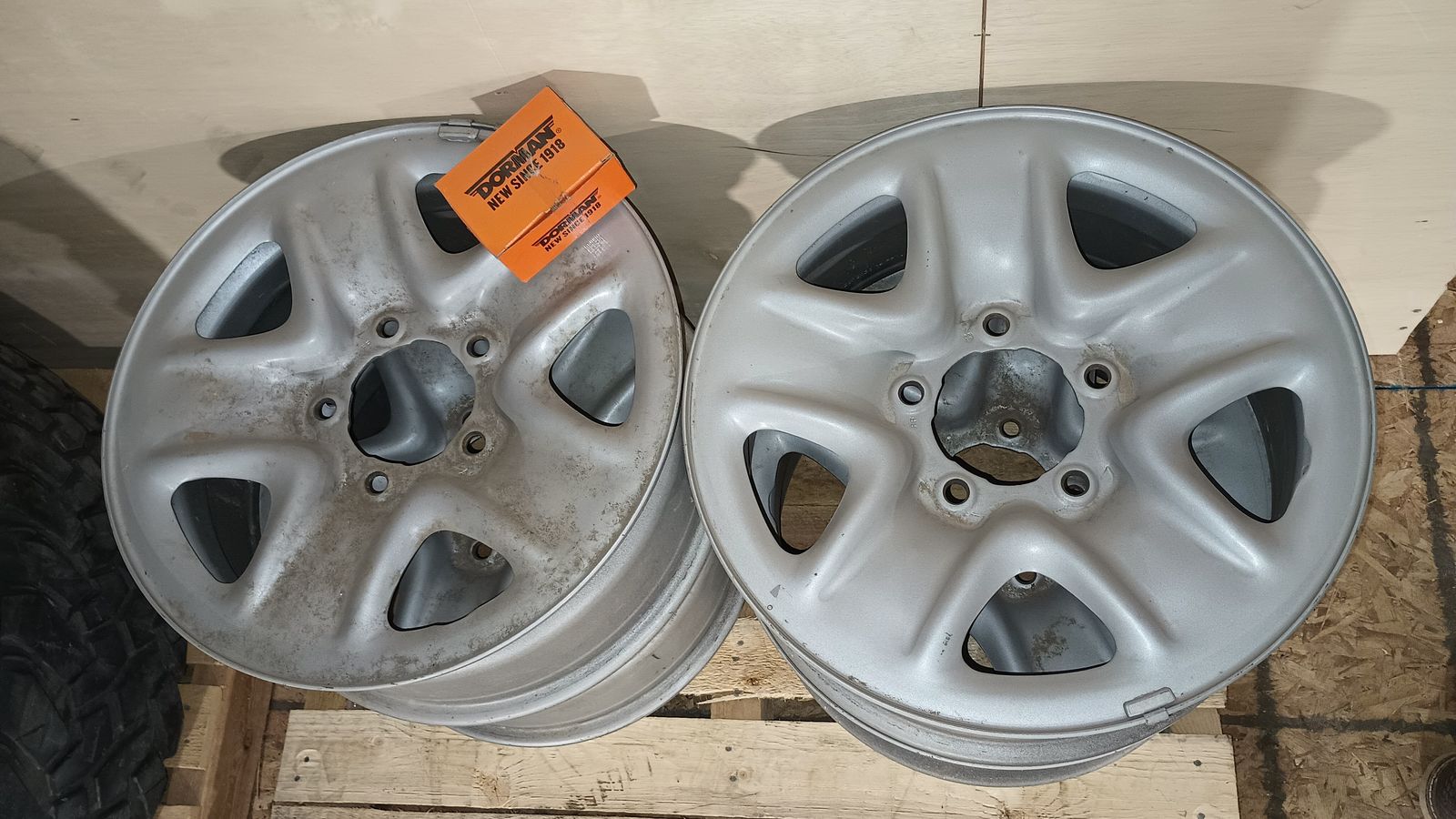 OEM Toyota 5x150 steel wheels for Toyota Land Cruiser100/200/Tundra/Sequoia