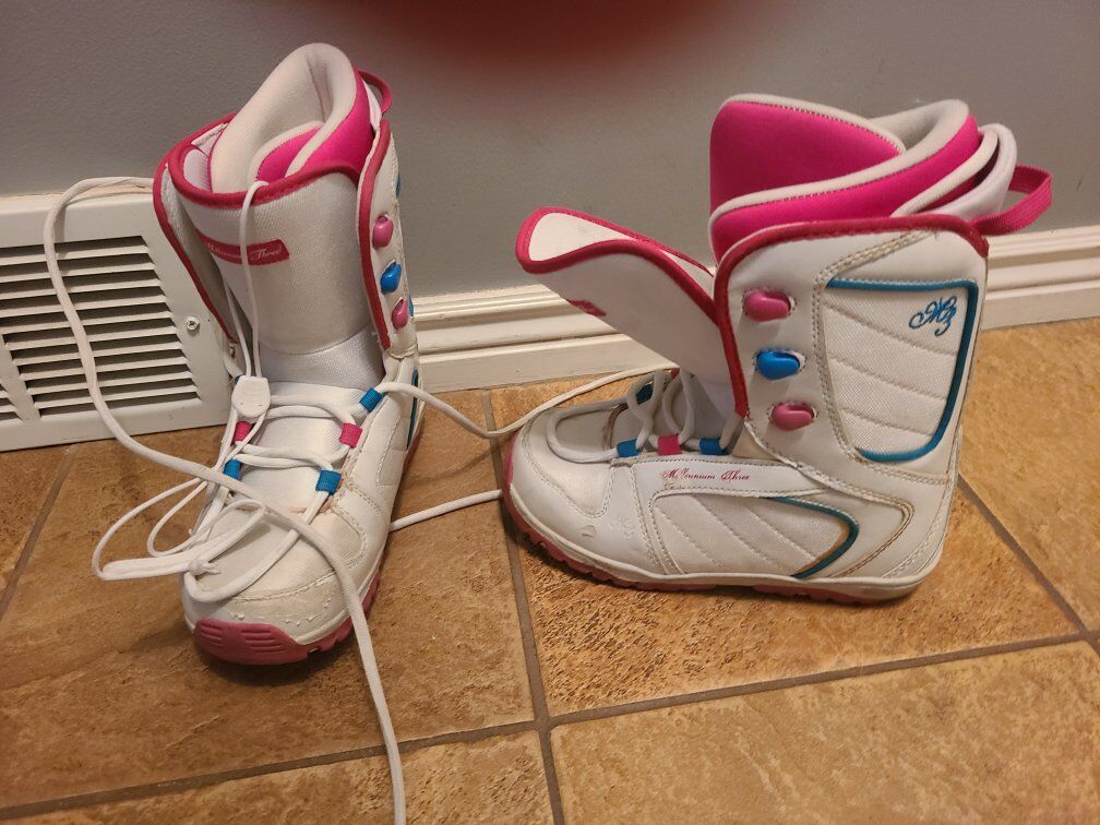 snowboard boots 5/6
