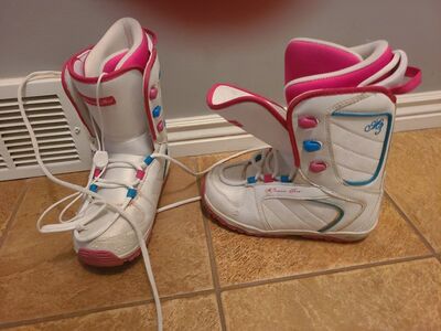 snowboard boots 5/6