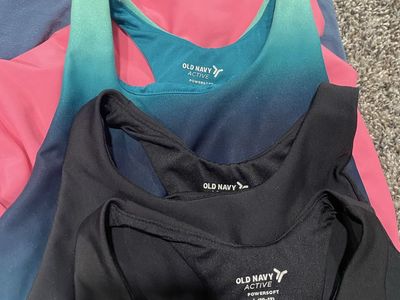 Girls sz 9-10 great condition clothes