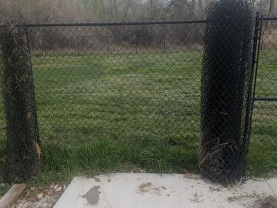 6' black chain link fence