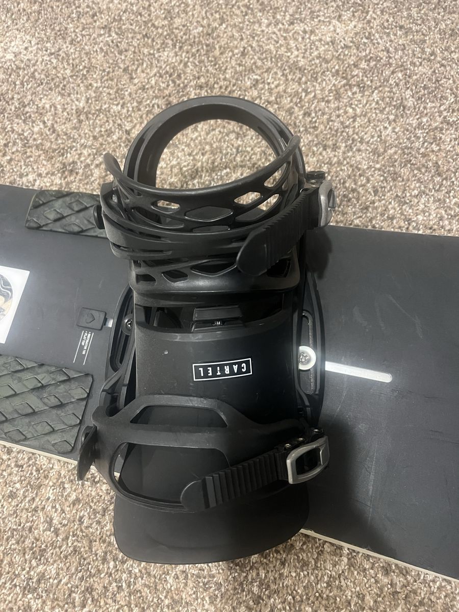 2023 Burton instigator with cartel bindings