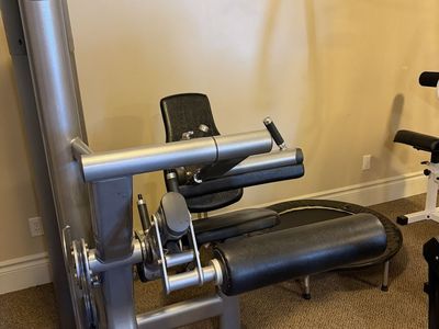 Life Fitness Signature Series Seated Leg Curl (Model FZSLC) - Commercial Gym Machine
