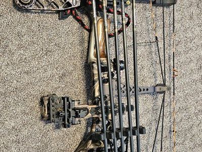 Mathews Z7 Extreme Compound Bow, RH, 70/27.5, Camo, with Arrows & Quiver