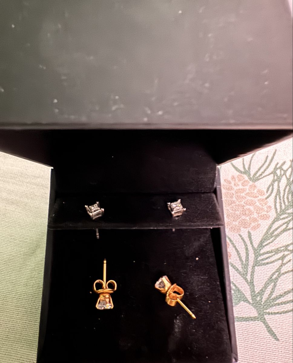 Kay jewelers set of earrings