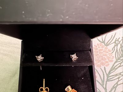 Kay jewelers set of earrings