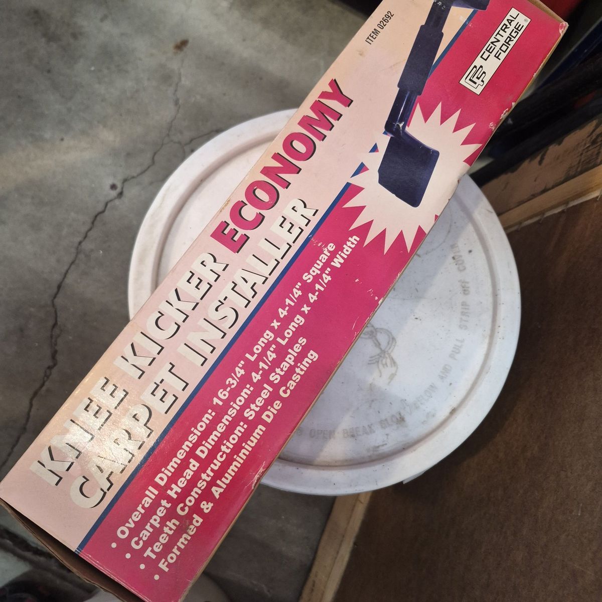 Carpet kicker, knee kicker