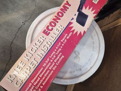 Carpet kicker, knee kicker