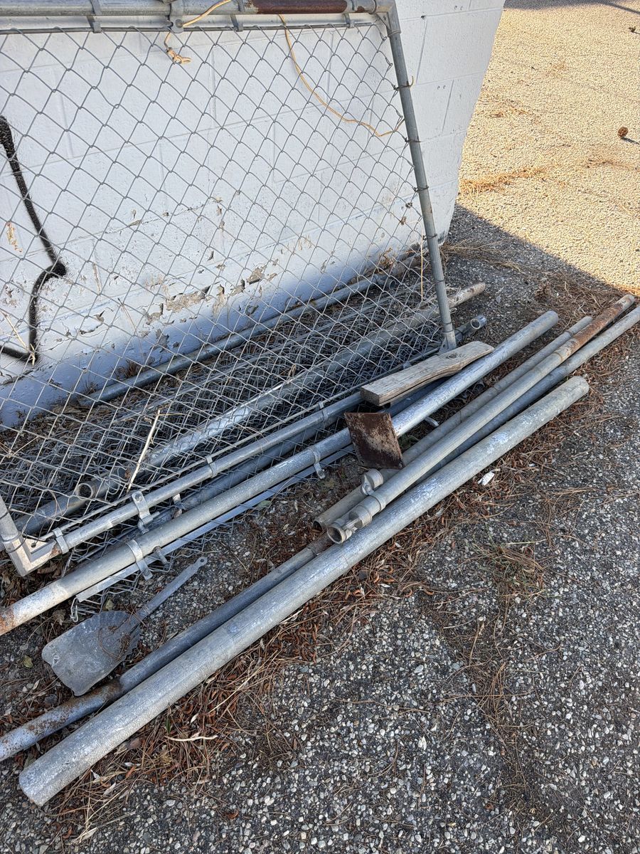 Random gate and metal