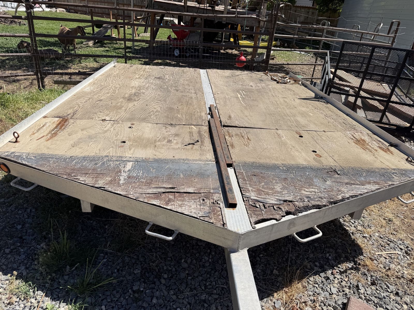 Light but sturdy flat trailer snowmobile