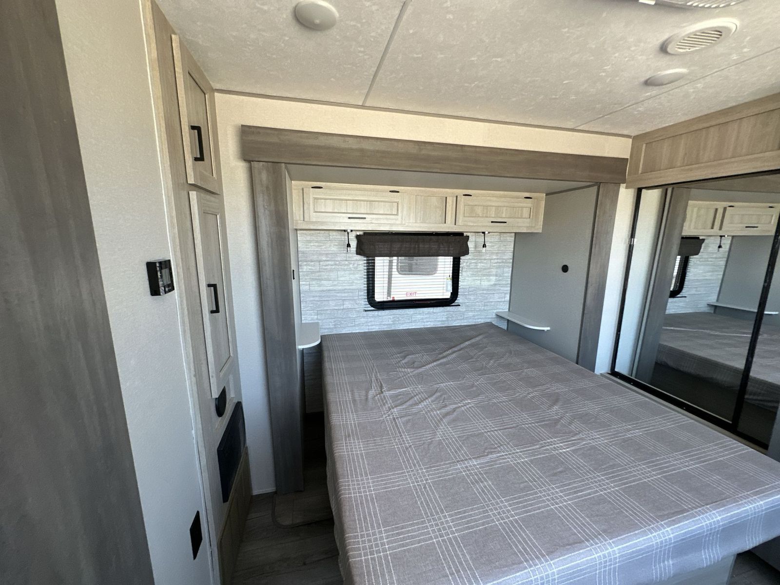 Main image 12