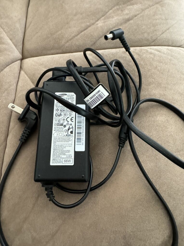 Adapter Samsung for laptop computer