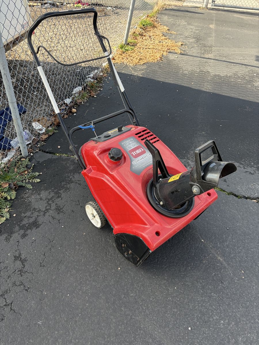 Toro Power Clear 721 R-C Commercial Snow Blower