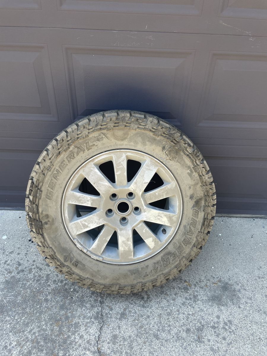 2006 Land Rover LR3 Rims and Tires