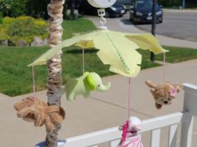 🦒 Carter’s Jungle Crib Mobile – Adorable, Musical & Giraffe-Tastic! PRICE REDUCED $25