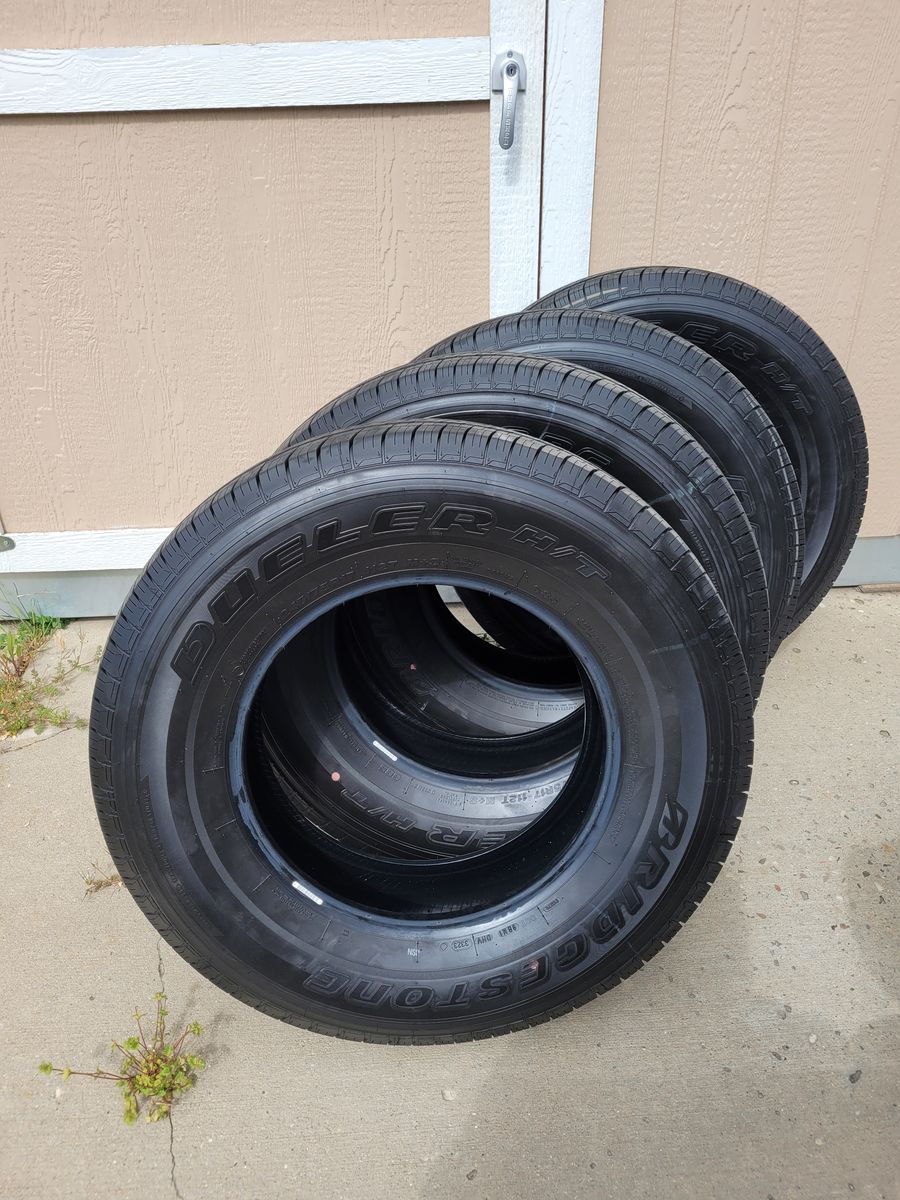 Bridgestone Dueler H/T 685 Tires
