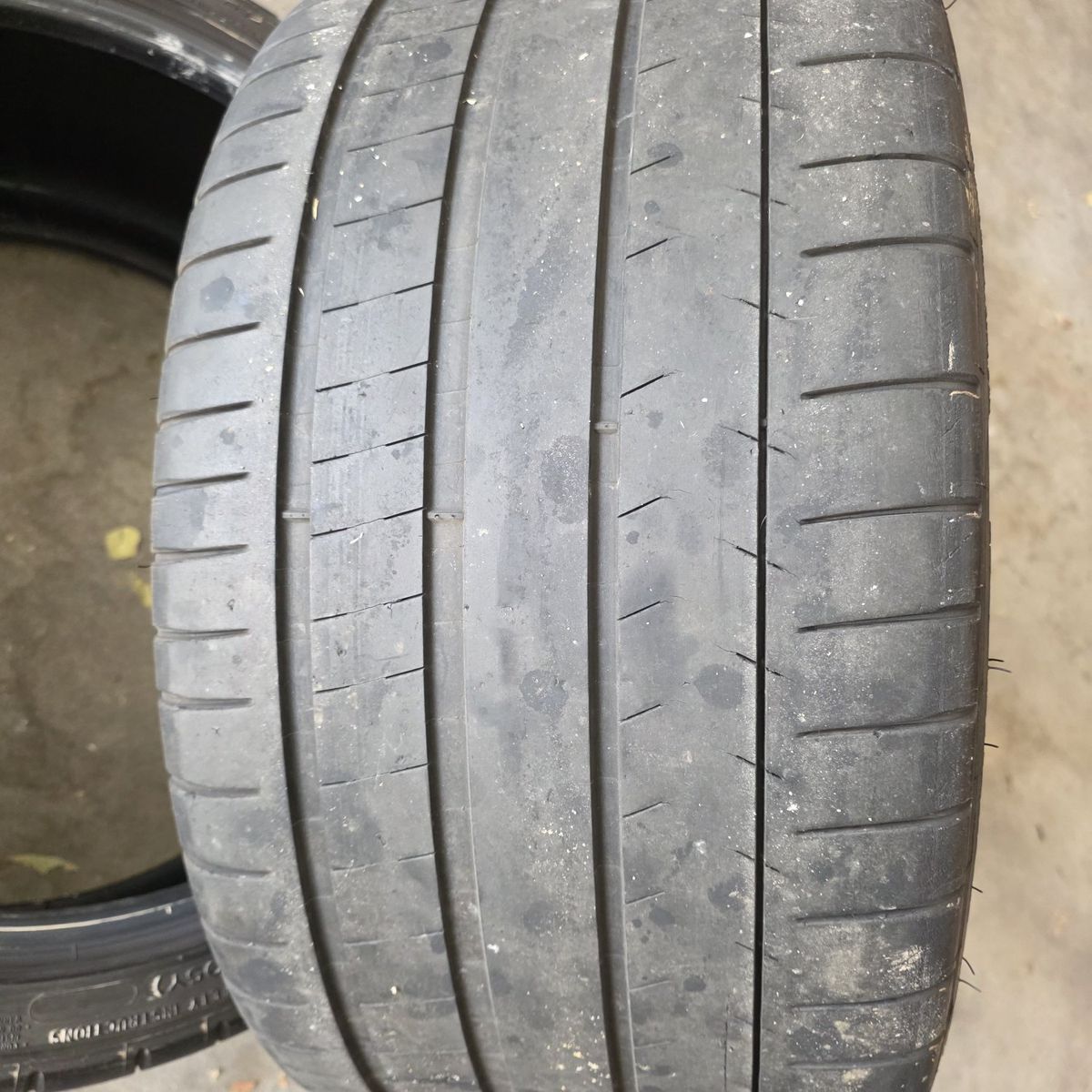 Two Michelin Super Sport 285/30R20