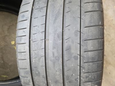 Two Michelin Super Sport 285/30R20