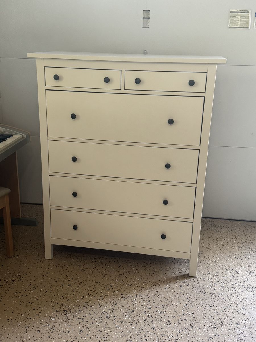 Like New IKEA Hemnes Dresser!