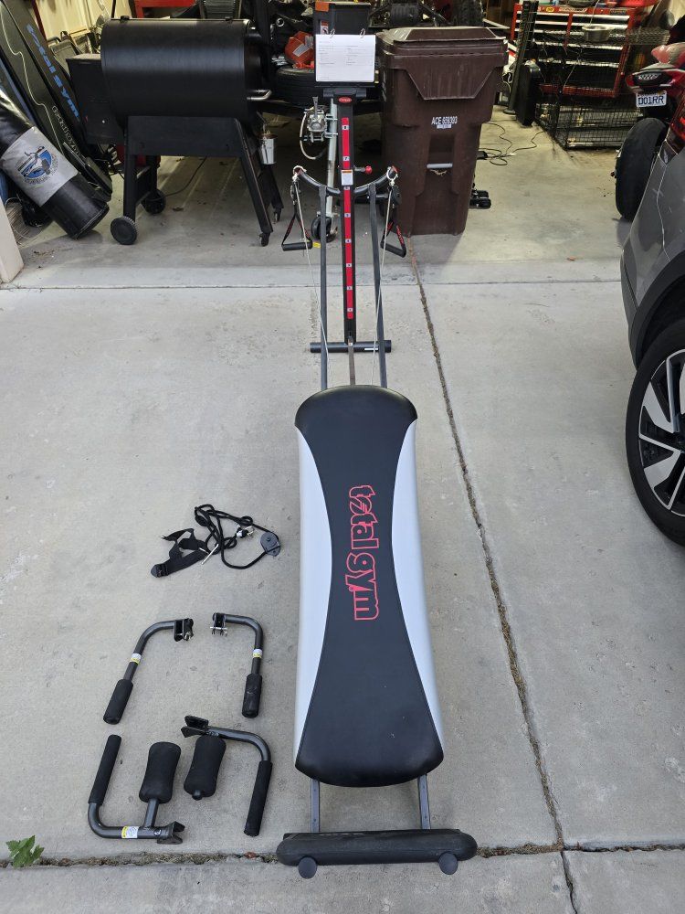 Total Gym 1400 Home Gym System with Attachments and Exercise Flip Chart
