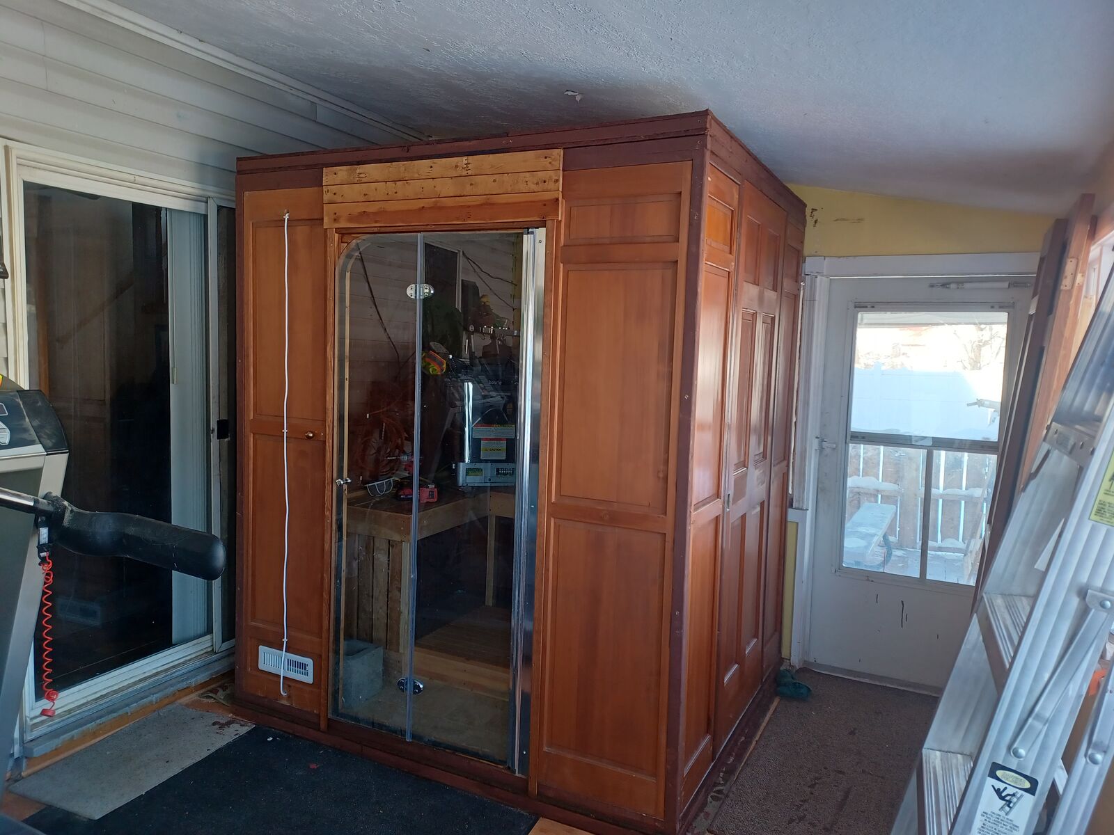 Craftsman Sauna: electric 6' x 6' x 7' (w x l x h)