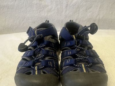 Keen Youth Size 12, Navy Blue WP Hiking Sandals