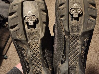 Men's size 15 cycling shoes SPD