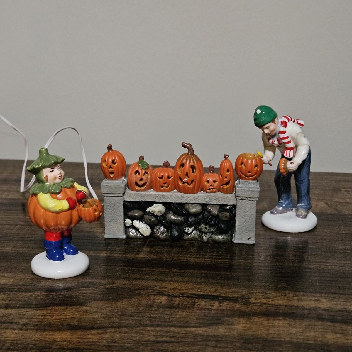 Dept 56 Lighting The Jack-O-Lanterns