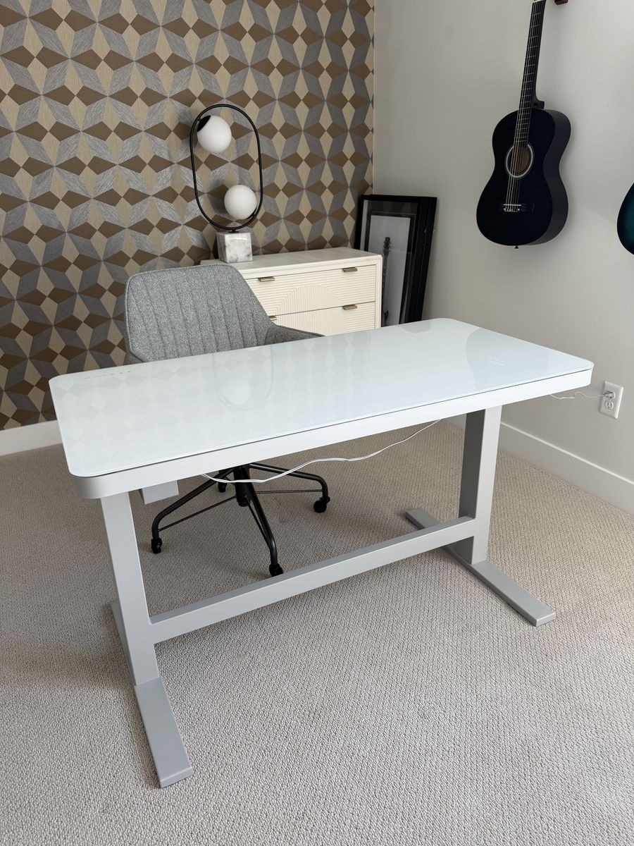 New adjustable standing desk