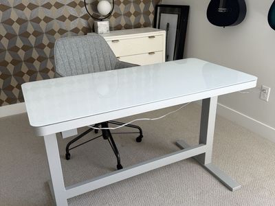 New adjustable standing desk