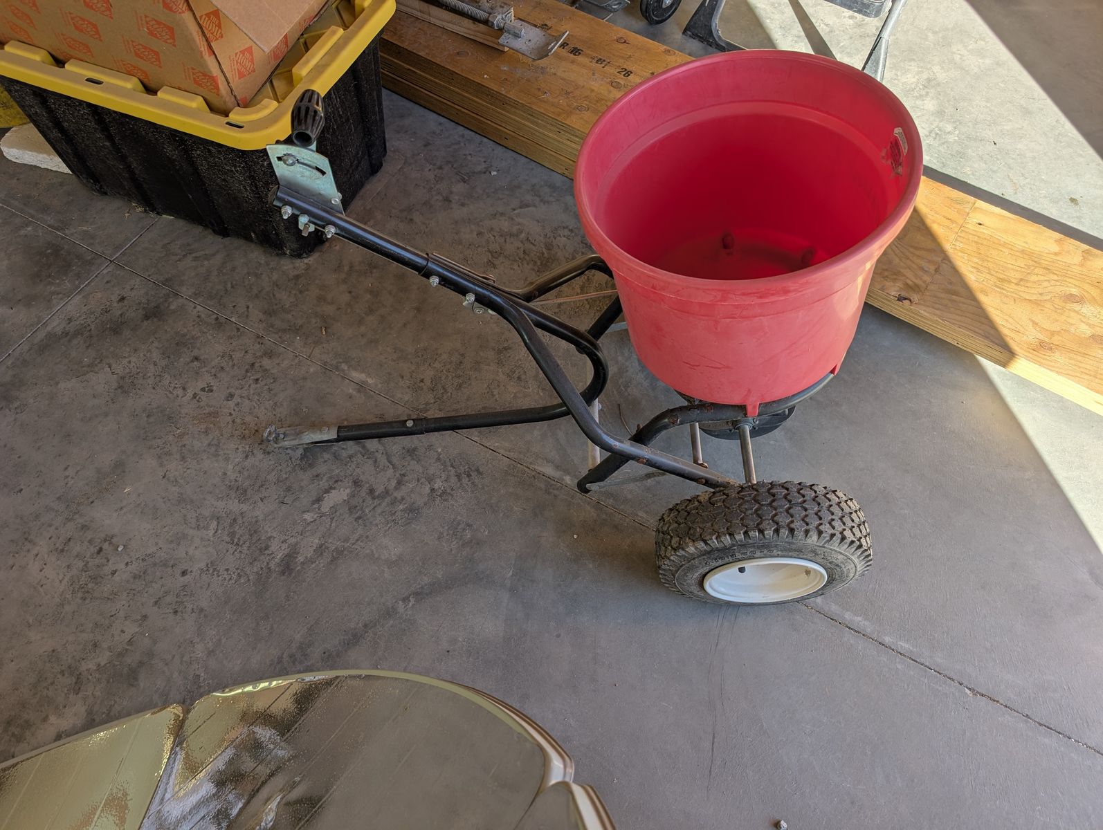 Earthway Towable granular spreader