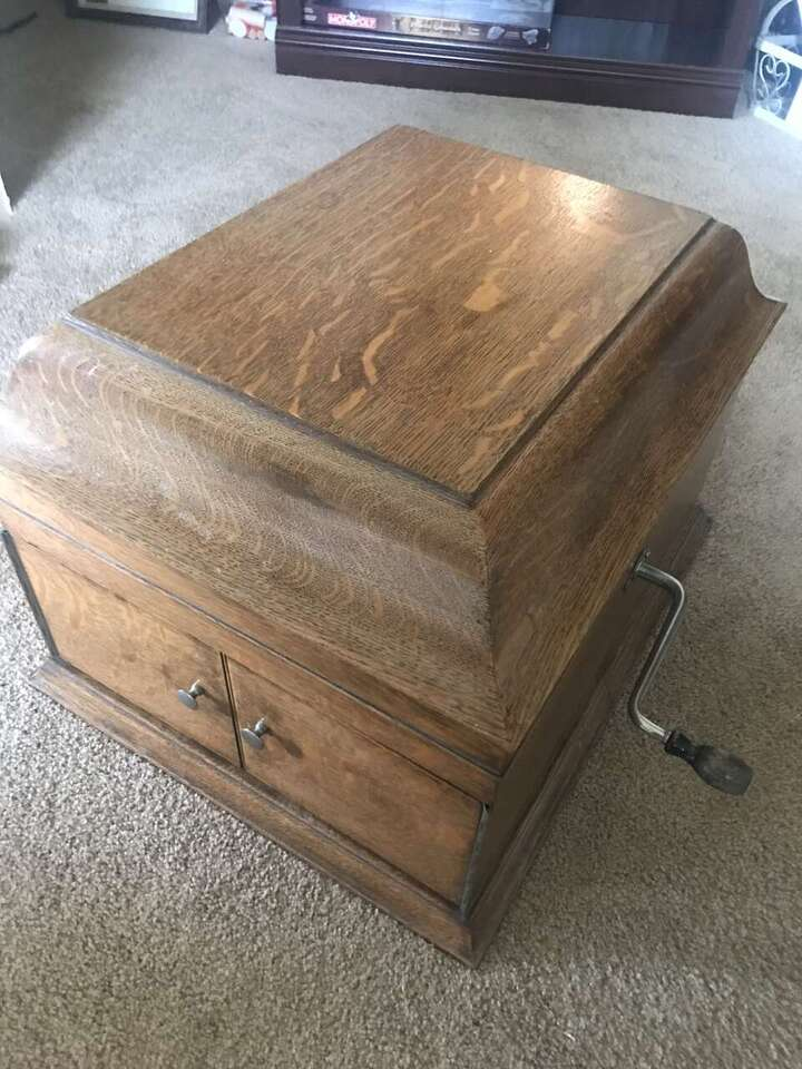 1914 Victoria Talking Machine