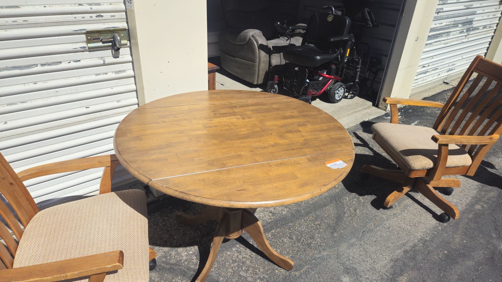 Kitchen Table & 2 chairs