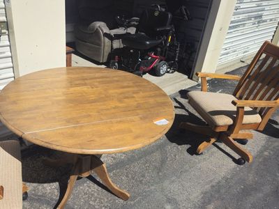 Kitchen Table & 2 chairs