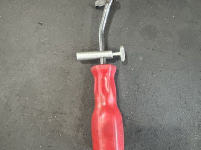 Internal shaft seal puller