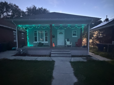 Cozy 2 Bedroom 1 Bathroom Duplex For Rent!
