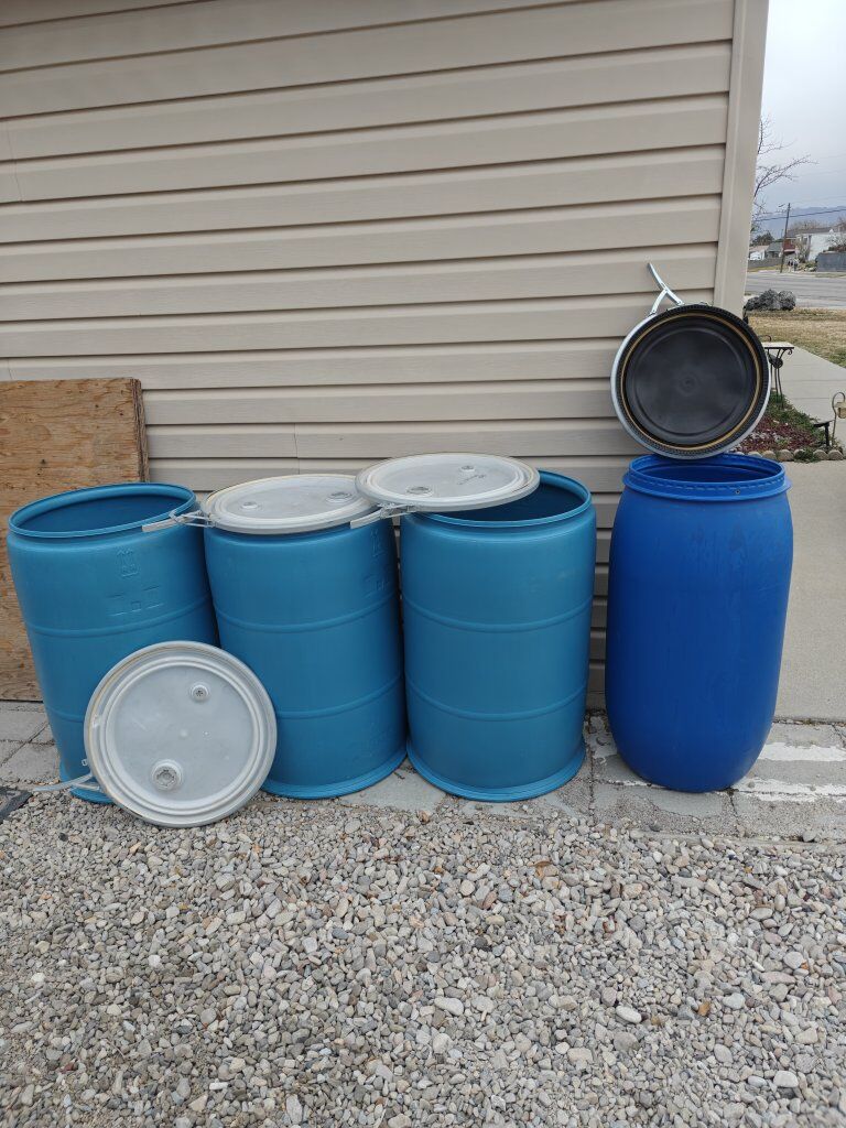 Plastic Barrels Open Top with Lids 55 Gls.