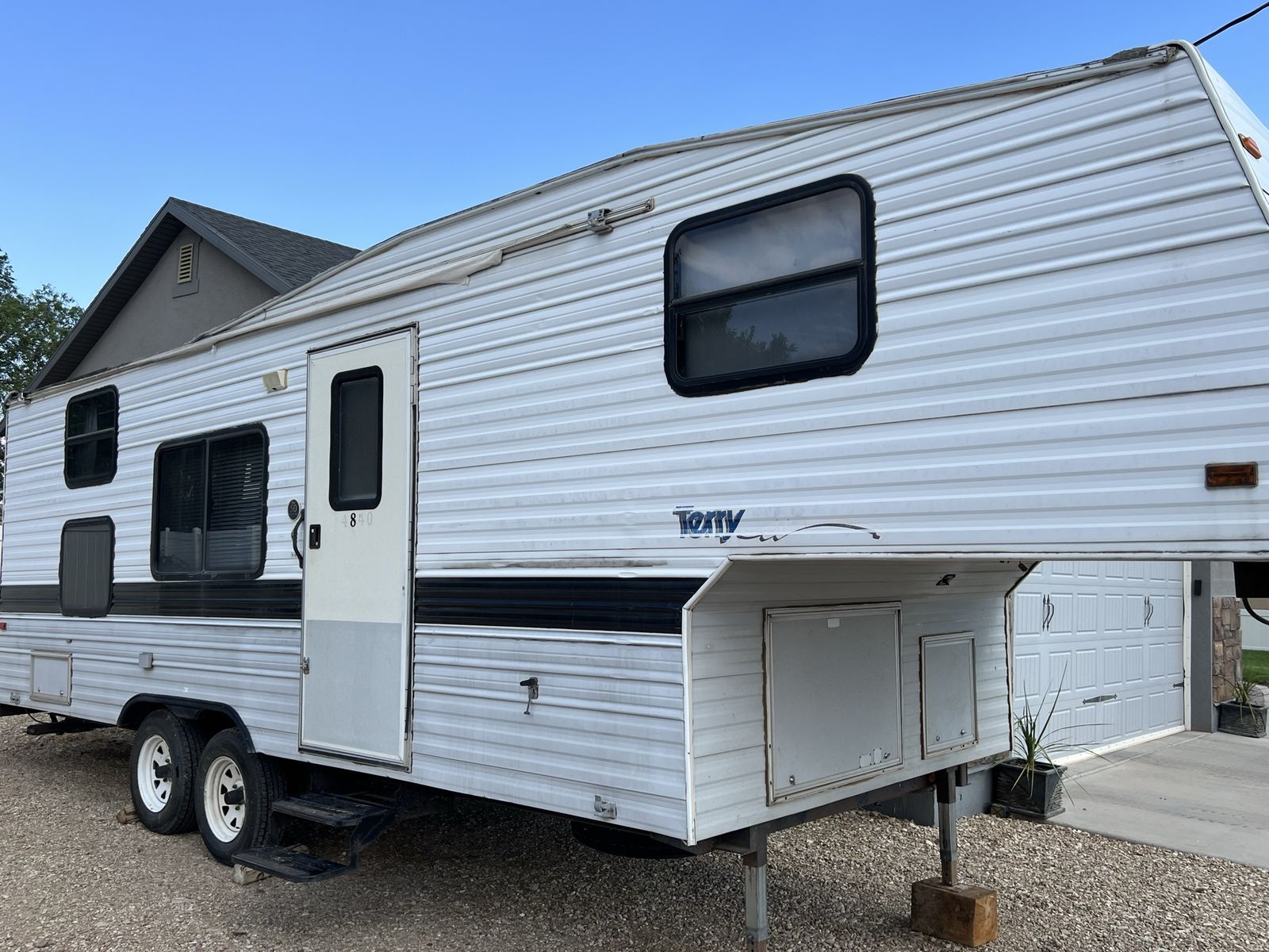 1996 Fleetwood Terry 28ft Gooseneck Travel Trailer - New Tires, Resealed Roof
