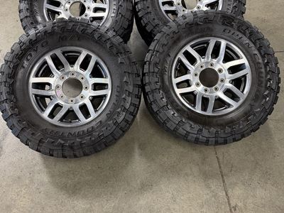 2020 F350 OEM 18in Wheels/ Toyo M/t 35x12.50r18